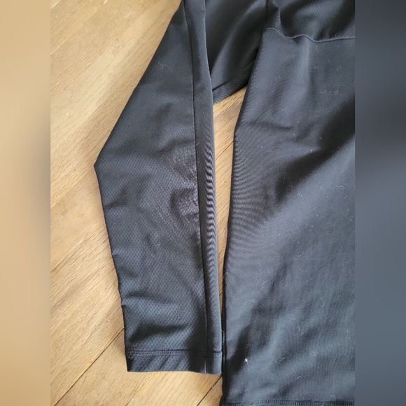 Adidas Size XL 1/4 Zip Red and Black Sweater - Picture 4 of 9